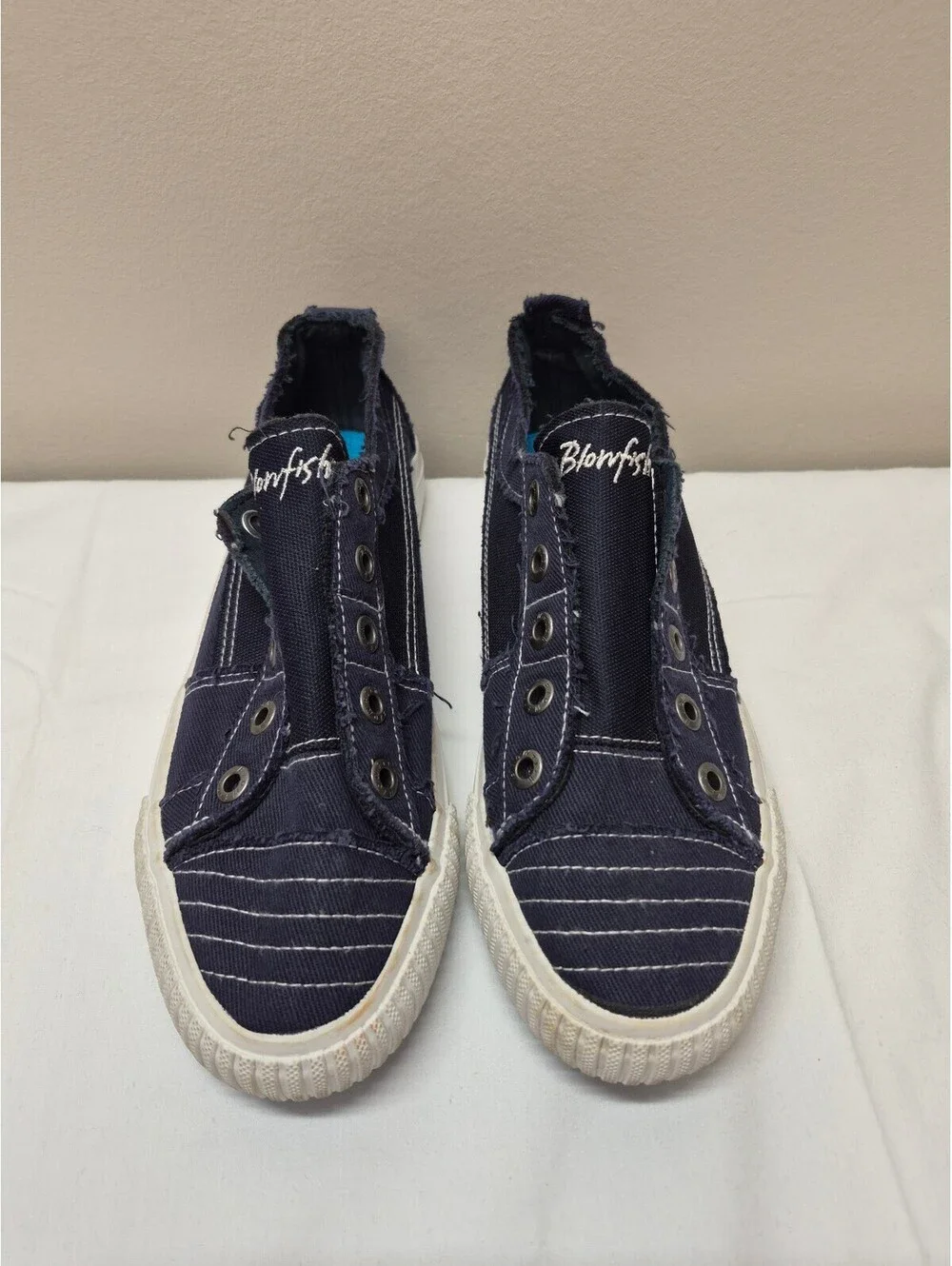 Blowfish Navy Blue Slip-On Canvas Sneakers Size 10 with White Rubber Soles B405